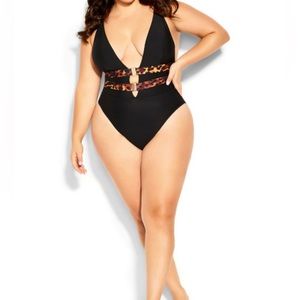 NWT Fox & Royal Women’s Bathing Suit size M